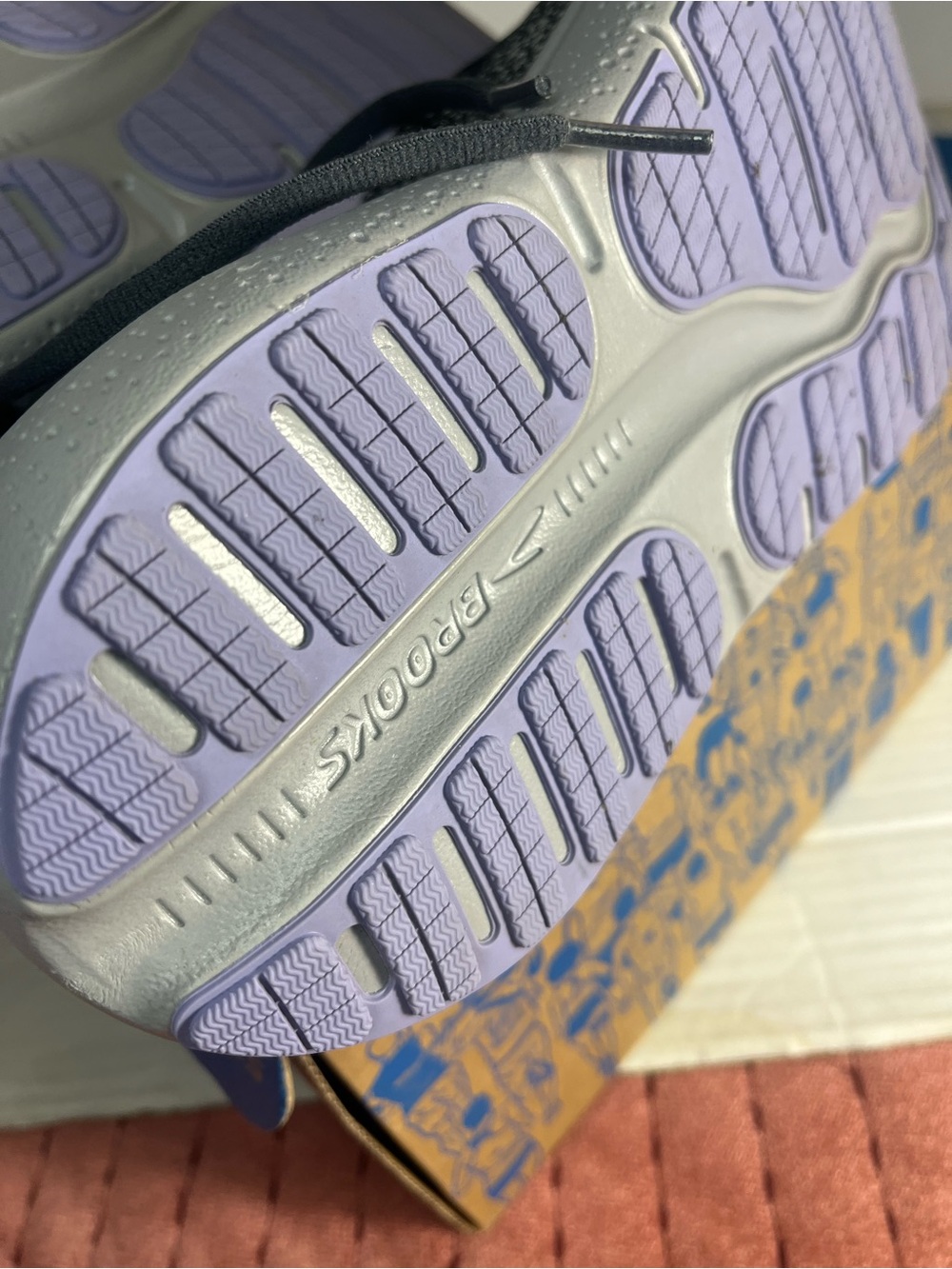 Brooks goes Max 2 woman’s size 10 like new - Picture 13 of 16